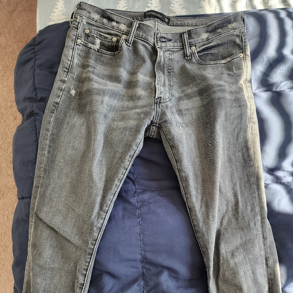 Abercrombie Skinny Distressed Gray 34x34 EUC